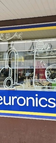 kasinmaalattu-nayteikkunamaalaus-euronics-heinola.jpg